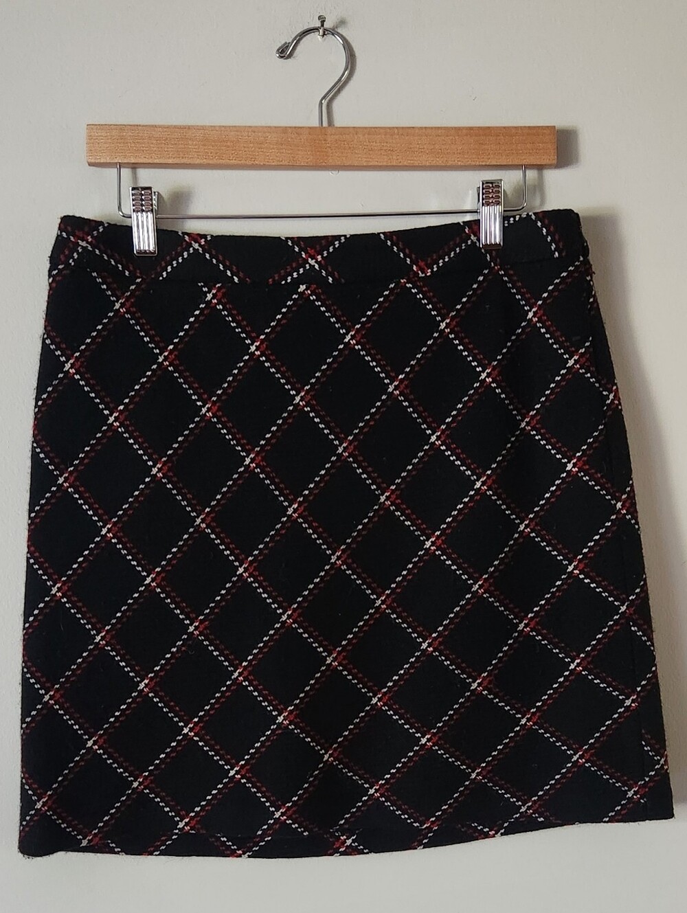 LOFT Wool Plaid Skirt In Black, Red & White Sz 8
